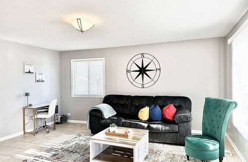 Fox Valley House | Fast Wi-Fi/Comfy beds/Free parking/3bdr house/4TVsn
