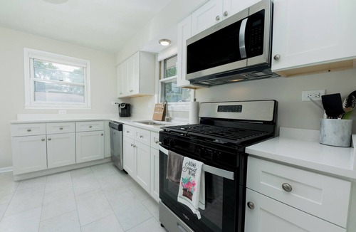 Wheaton House | Feel good, live well in this cozy Wheaton 3 bedroom!
