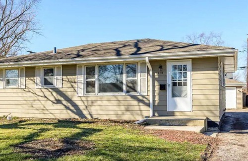 Wheaton House | Feel good, live well in this cozy Wheaton 3 bedroom!