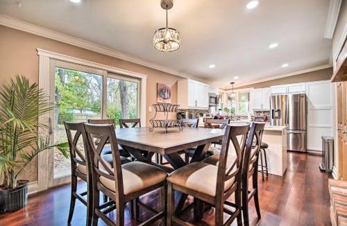 Fox River Grove House | Fenced Yard Fox River Grove Home, Dogs Welcome