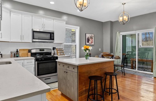 Dudley Square Apartment | FIFA! Spacious Modern 3BR - FREE Parking - Heart of Boston
