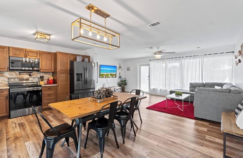 Pompano Isles House | FIFA WORLD CUP Miami, 3BR/2 Bath Entire House, Sleeps 8, Big Yard With Salt Pool