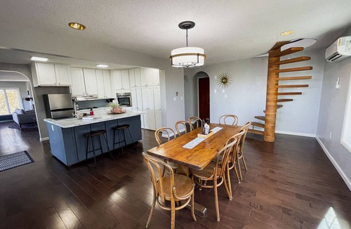 Adrian House | Finn's Hideaway - Secluded family home with river view