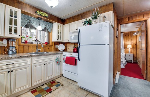Gouldsboro Cabin | Fire Pit + Community Perks: Gouldsboro Cabin!