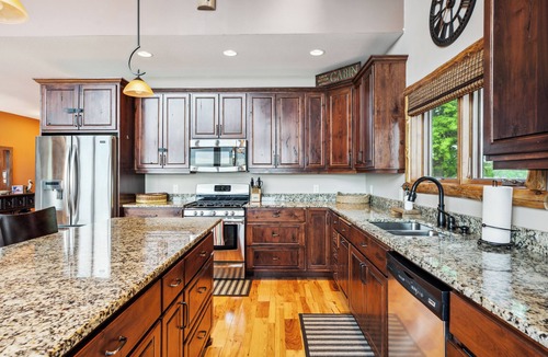 Merrifield Cabin | Fireplace, Pool Table, 8 Beds, Family Fun