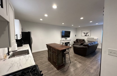 Fox Valley Apartment | Fireplace Self Check-in W/D BBQ Grill Parking