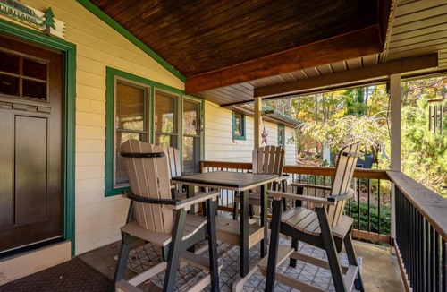Oakland House | Fireside Cabin