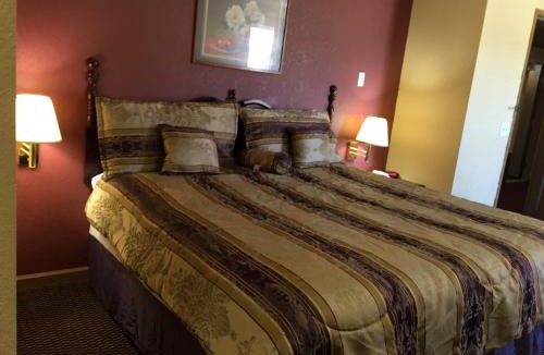 Fairmont City Hotel | First Western Inn - Fairmont City