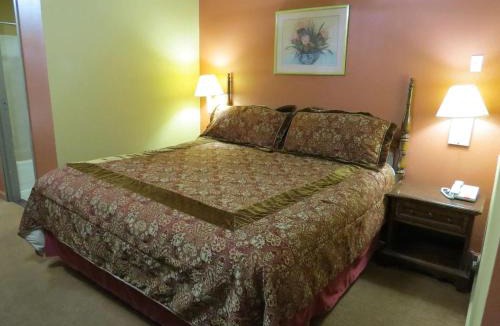 Caseyville Hotel | FIRST WESTERN INN