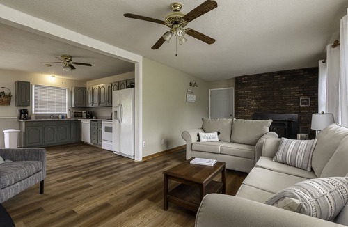 Williamson County House | Fish-Hunt-Hike-Bike + Near Tunnel Hill trail!
