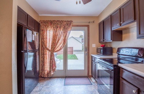 Pekin House | Fit For a Crew With Hot Tub Too-5 bedrooms