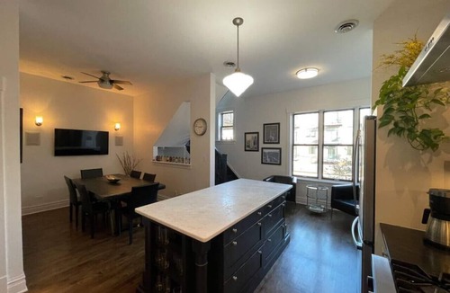 Sheffield and DePaul House | Flat in Lincoln Park 2-Flat Central to Everything
