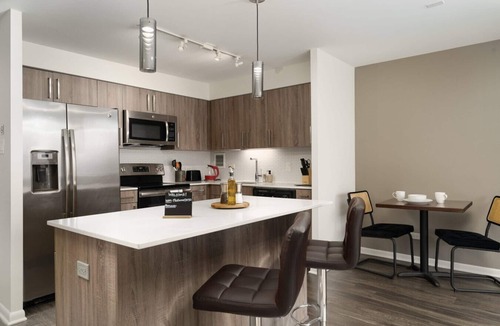 Near West Side Apartment | Flexhome Medical District 1BR - Pool + Gym (CHI30)