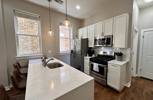 West Town Apartment | Flexhome West Town 2BR Apt T1