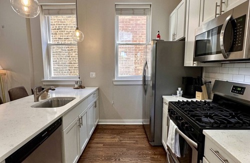 West Town Apartment | Flexhome West Town 2BR Apt T1