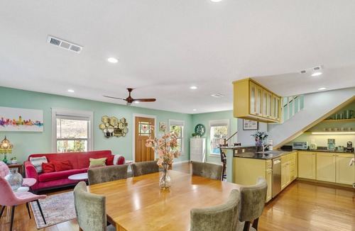 Barton Heights House | Flutter into this iconic South Austin work of art >> The Pixie by Lodgewell