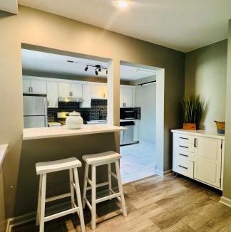 St. Charles Apartment | Fox Loft Above the Bars Below the Stars