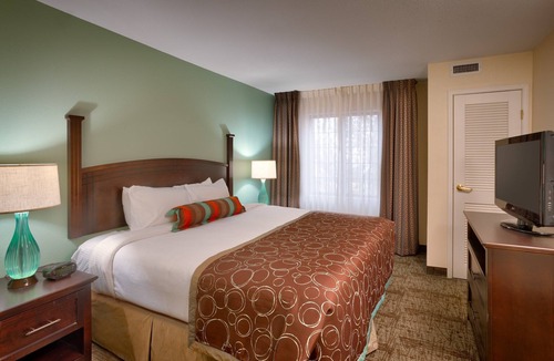 Peoria Condo | Free Breakfast. Pool & Hot Tub. Your Next Trip!