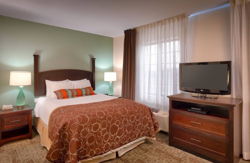 Peoria Condo | Free Breakfast. Pool & Hot Tub. Your Next Trip!