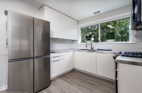 Skokie Condo | Free Parking, Private Terrace Up to 10%off on 30day stay