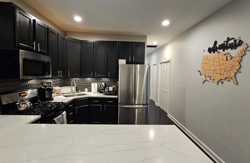 West Bucktown Apartment | Free Parking & Wifi in Bucktown/Logan Square Apt, Close to Everything!