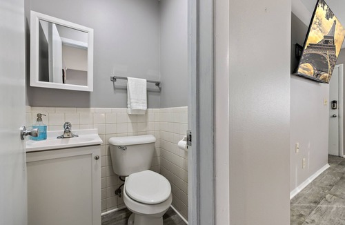 Montgomery Condo | French themed cozy apt w/garage/FastWiFi/Sleeps up to 8/Montgomery.