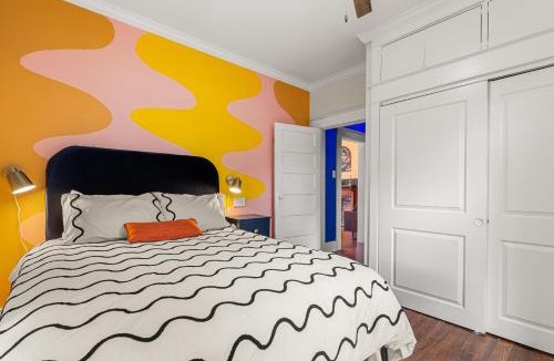 East Midtown House | Frequency House