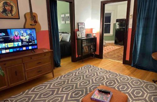 Berwyn Apartment | Friendly Songbird Suite