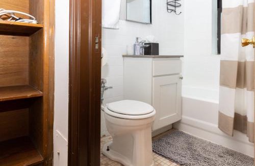 Hyde Park Apartment | FRONTDESK Classic 1 BR Apt near Jackson Park