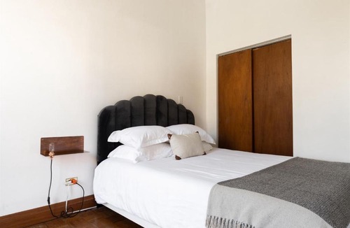 Mid-North District Apartment | FRONTDESK Classic 2 BR Apt in Lincoln Park