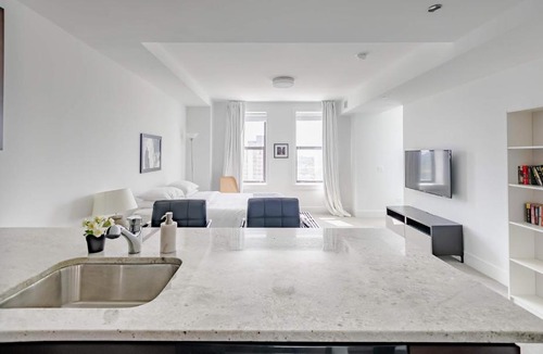 East Hyde Park Apartment | FRONTDESK Debonair Studio Apt with City View