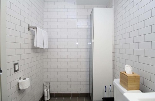 Indian Village Apartment | FRONTDESK Modern Studio Apt in East Hyde Park