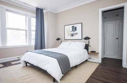 East Hyde Park Apartment | FRONTDESK Nice 1 BR Apt by Smart Museum of Art
