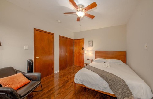 Hyde Park Apartment | FRONTDESK Open Studio Apt near McCormick Place