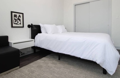 East Hyde Park Apartment | Frontdesk | Trendy Studio Apt in Hyde Park