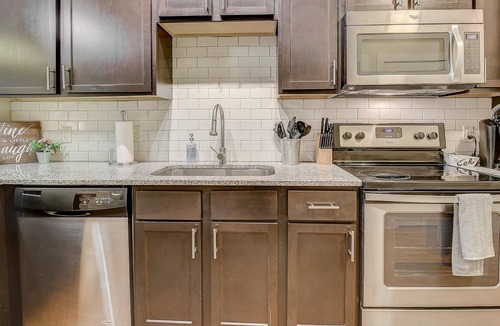 SouthPark Apartment | Frontdesk | Updated Studio Apt w/ Parking