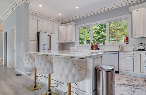 Blakeslee Ski Chalet | Frontlake Luxury Pocono Mansion