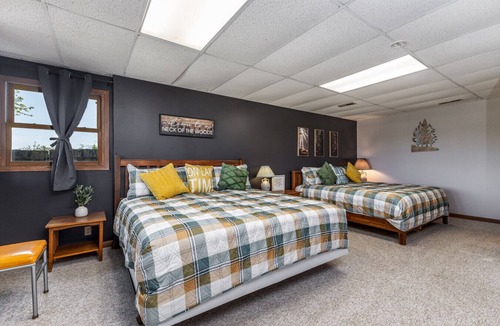 Apple River Cabin | Full Retreat 2 Motel Style Rooms l 4 beds