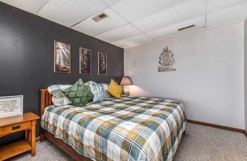 Apple River Cabin | Full Retreat 2 Motel Style Rooms l 4 beds