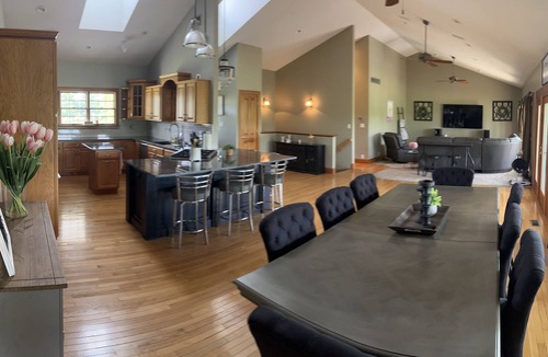 Murphysboro House | Fully custom modern four bedroom home on 13 acres with a stocked pond.