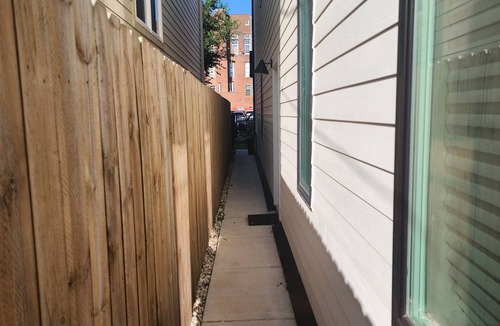 Woodlawn Apartment | Fully furnished, modern short-term stay home near Obama Presidential Library.
