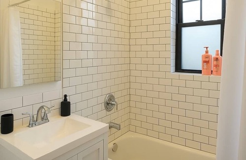 West Lakeview Apartment | Fully Set Up 3BR w/Big Kitchen