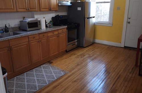 West Town Apartment | Fulton market/Noble Square FREE parking, Laundry, 2.5 miles to Mag Mile!