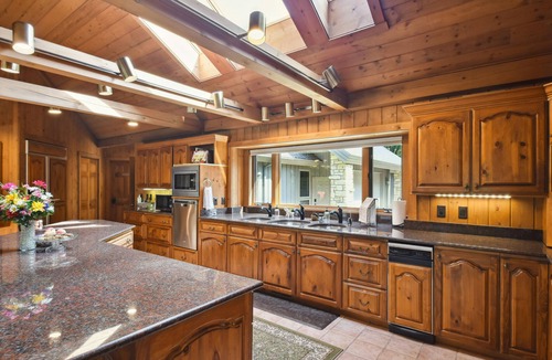 The Galena Territory House | Galena Getaway w/Hot Tub, Home Theater & More!