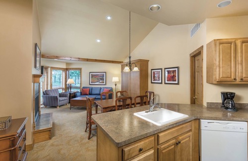 Hanover Resort | Galena, IL: 1 Bedroom w/Fireplace, Jetted Tub, Resort Pool & Outdoor Activities