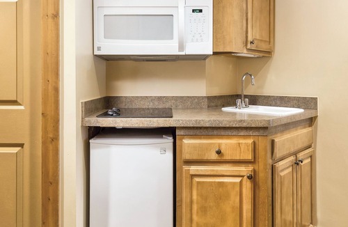 Hanover Resort | Galena, IL: 1 Bedroom w/Fireplace, Jetted Tub, Resort Pool & Outdoor Activities