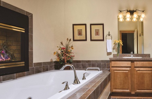 Hanover Resort | Galena, IL: Studio w/Fireplace, Jetted Tub, Resort Pool & Outdoor Activities