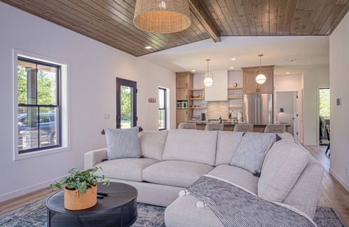 The Galena Territory House | Galena Spring Escape - Hot Tub & Cozy Nights