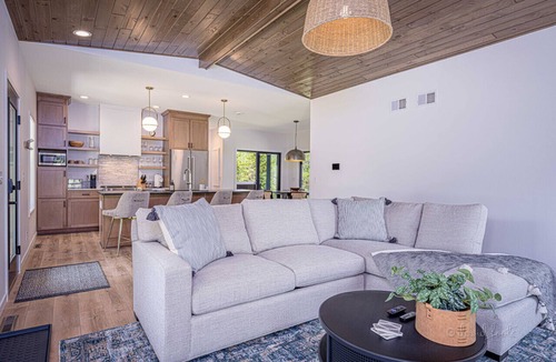 The Galena Territory House | Galena Spring Escape - Hot Tub & Cozy Nights