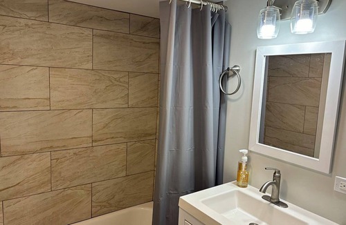 Rogers Park Apartment | Garden 2-bedroom Unit 1 Block from the Lake and Public Transportation + Wifi